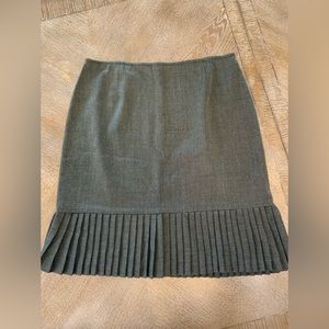 Briggs Ruffled Hem Skirt Size 12 Black Herringbone Back Zip Waist 34” Length 22”